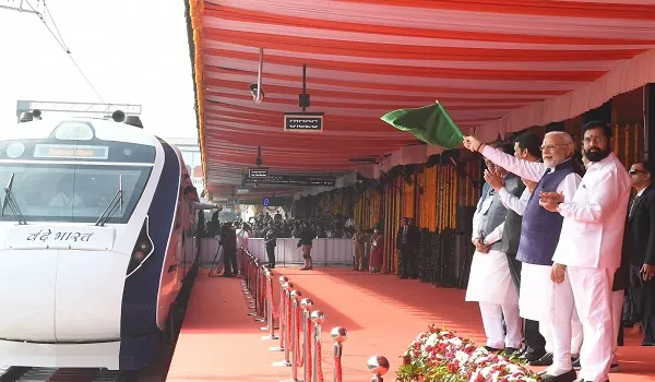 PM मोदी ने नागपुर-बिलासपुर वंदे भारत एक्सप्रेस को दिखाई हरी झंडी 